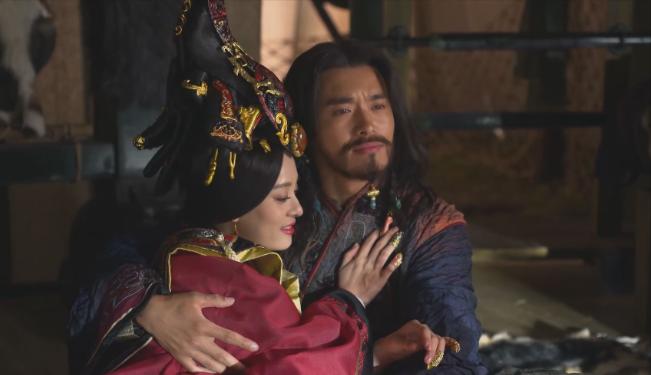公元前272年，芈月把和自己私通了30年的义渠王杀死了！义渠王浑身是血地倒在芈月