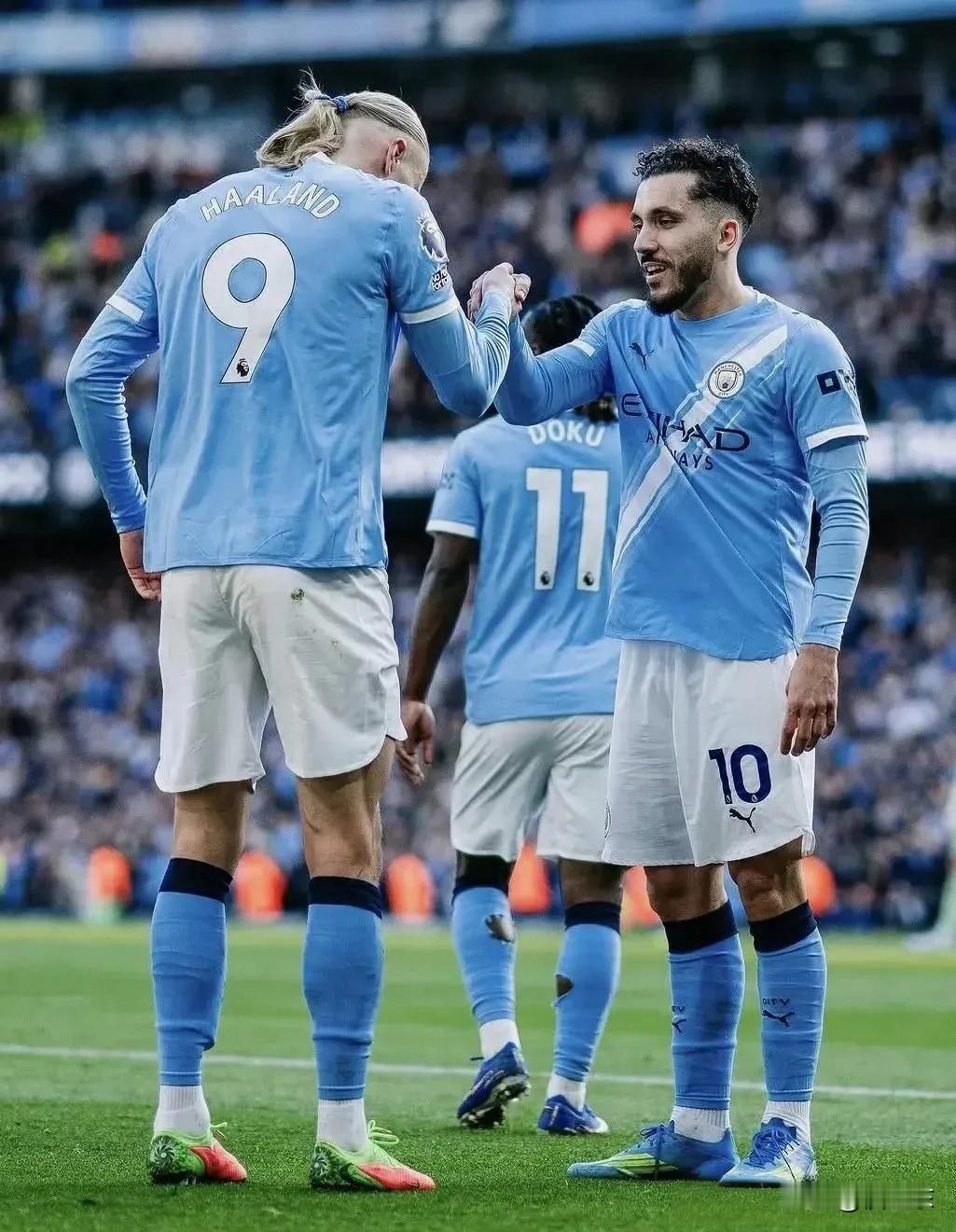 阿森纳踢的啥啊
积分榜领先两百多天
曼城现在后来居上
难道要四连亚吗