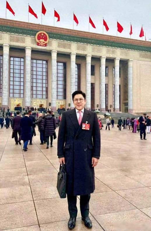 中等收入人群超4亿却难喘气，工资涨不动房价压得慌，霍启刚提了个实在办法
 
霍启