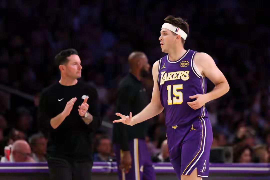 压力山大！天价合同与球队战绩全系一人！
追梦格林在节目中点明：湖人本赛季能走多远