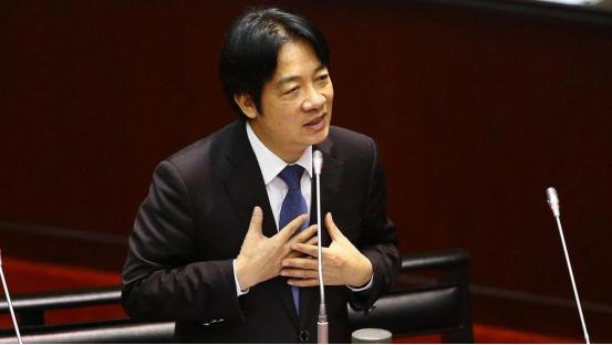 台湾哭了，想求大陆
由于台湾当局长期无视民意，导致经济发展陷入困境，眼看下半年冲
