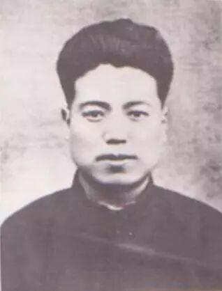 李维廉 （1895—1943.5.12）化名官万、张品一、官芳、卫华。河北省遵化