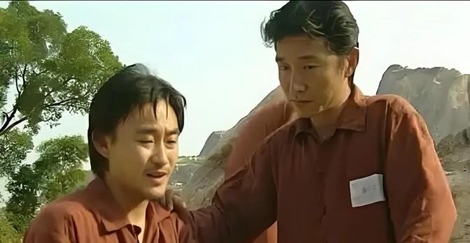 杨吉光要是跟张世豪比胆儿大，那俩人儿都是杠杠的，不过张世豪稍微差了俩点；讲义气吧
