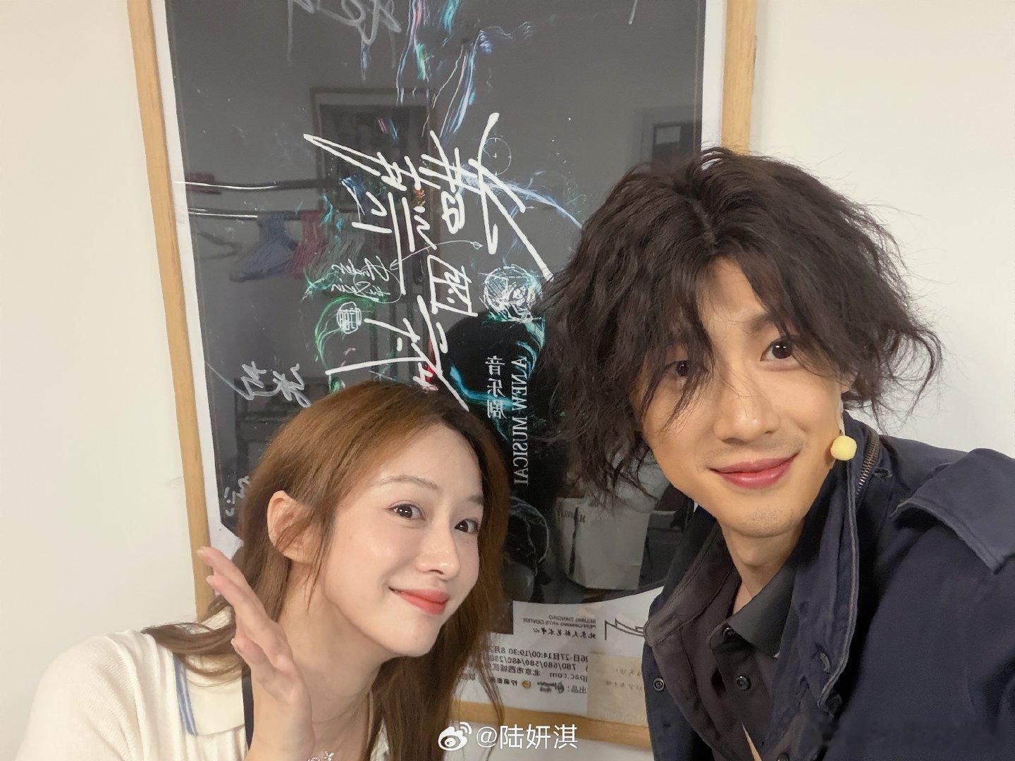 探班后台偶遇阿猎~🥳话剧首秀棒棒哒！！《六个凶手》巡演大家记得去看！！ （