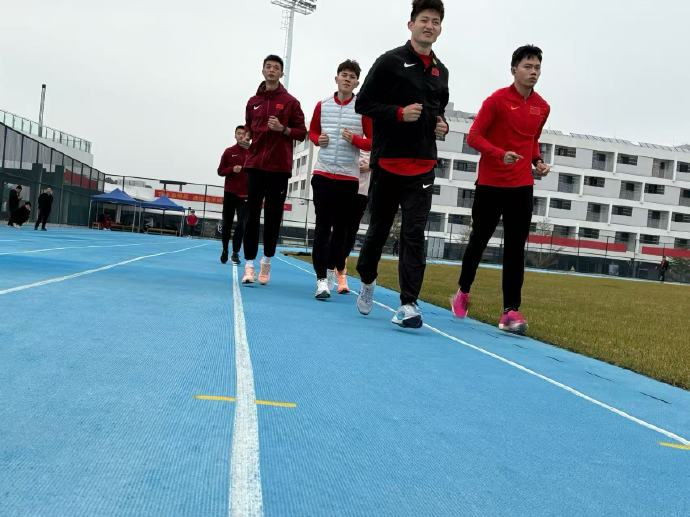 国家田径队开启冬训 国家田径集训队170余名运动员、教练员及保障团队于12月16