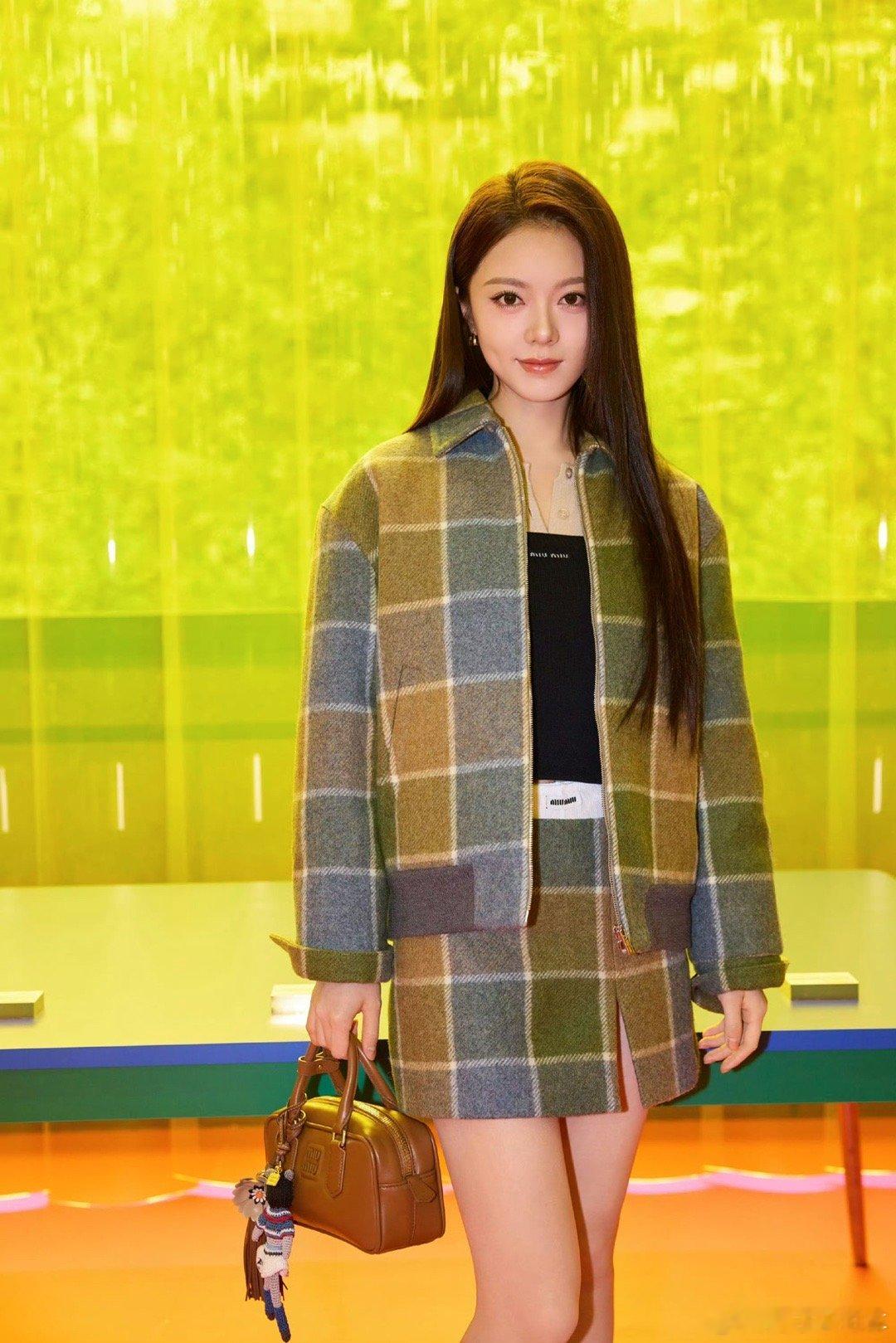 赵今麦miumiu第一个单人共创艺人听着抬头很高的样子，什么叫做单人共创艺人，是