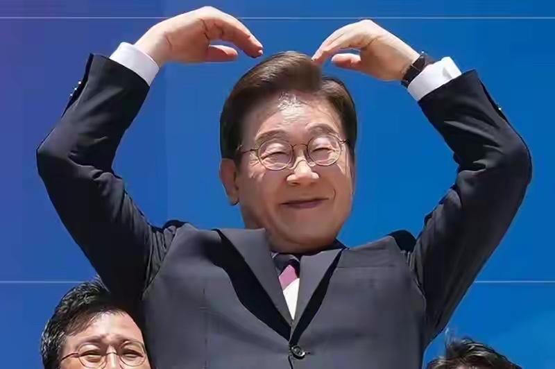 韩国总统号召全民加数倍杠杆冲进股市赌搏，被华尔街大鲨鱼狠狠咬了一口。

KOSP