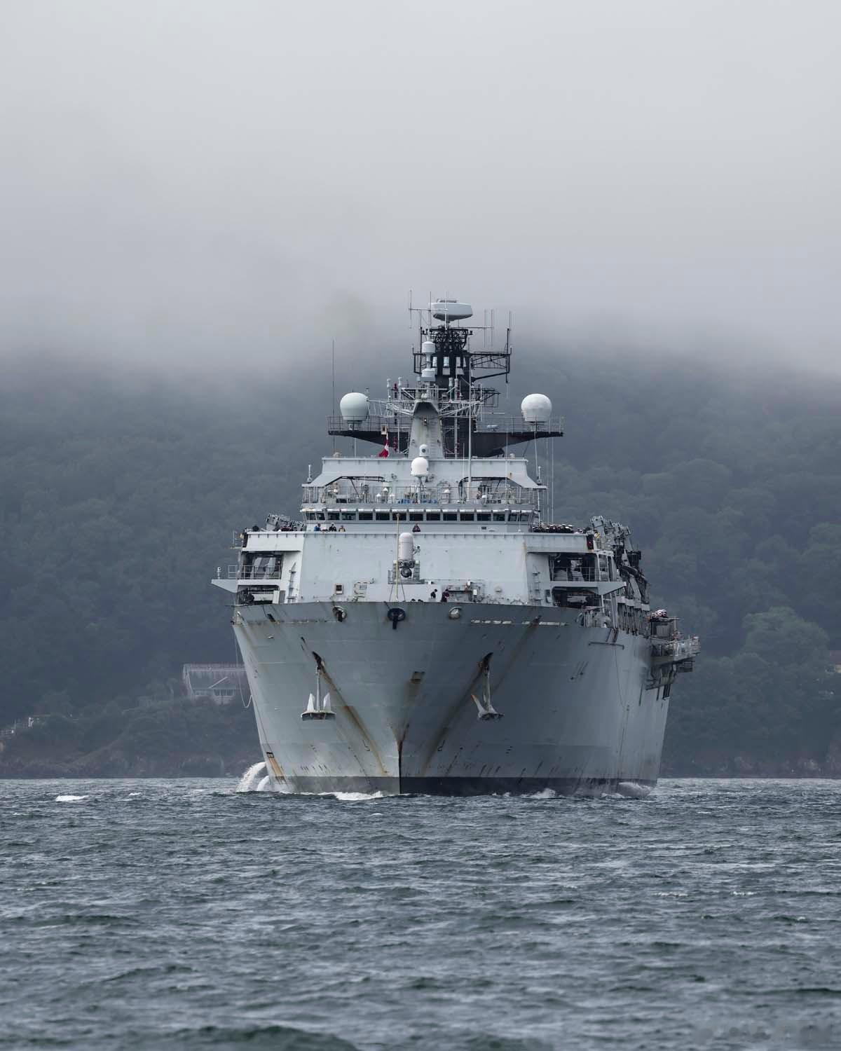英国皇家海军海神之子级船坞登陆舰首舰海神之子号（L14）在结束为期六年的全球密集