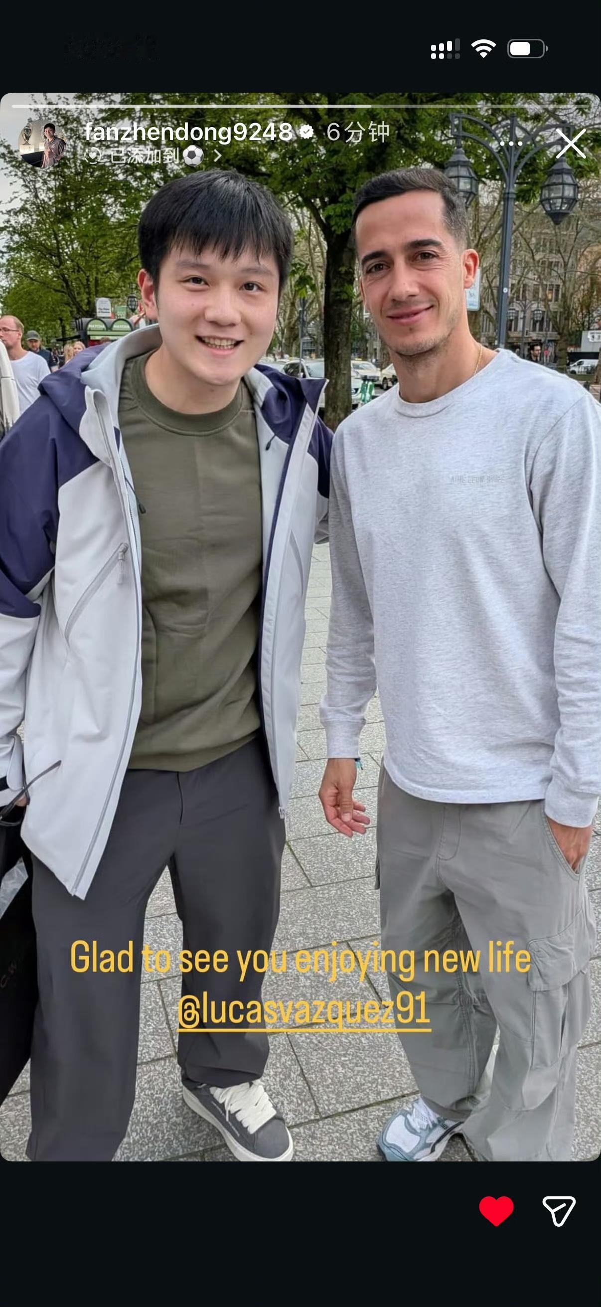 樊振东终于出现了，照片上3个细节让人感动。

4月10日，中国乒乓球运动员樊振东