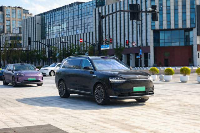 问界为啥能持续热销？我复盘了赛力斯给出的答案