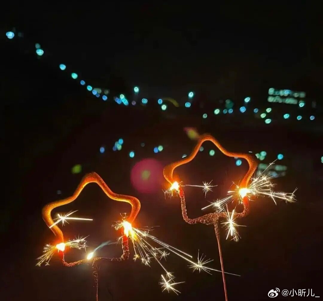 心有光芒，何惧路长，眼里有光，心中有爱，做自己的小太阳。 