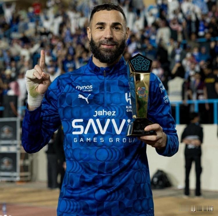 本泽马的帽子戏法，C罗的沉默，沙特联赛的波澜

2月6日那天，本泽马去了新月，他