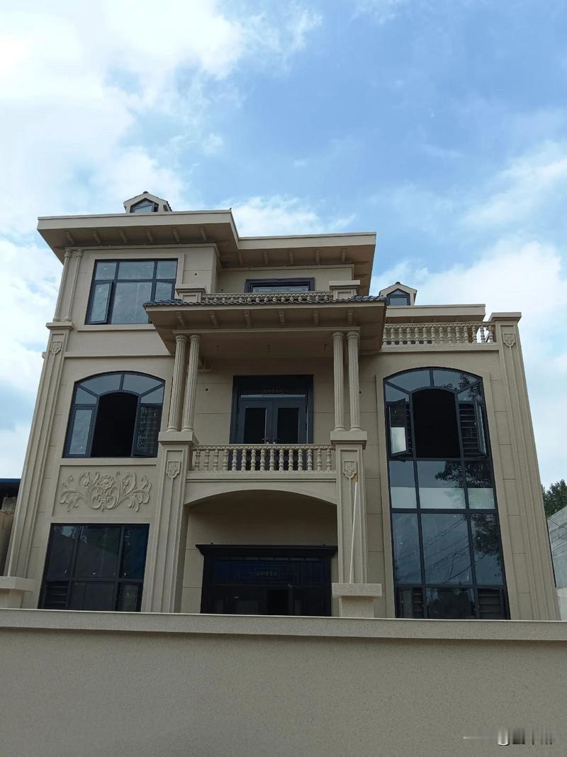 儿子打算换复式房，一个月前跟我商量此事。
我说你如今住得好好的，为何要换房呢？