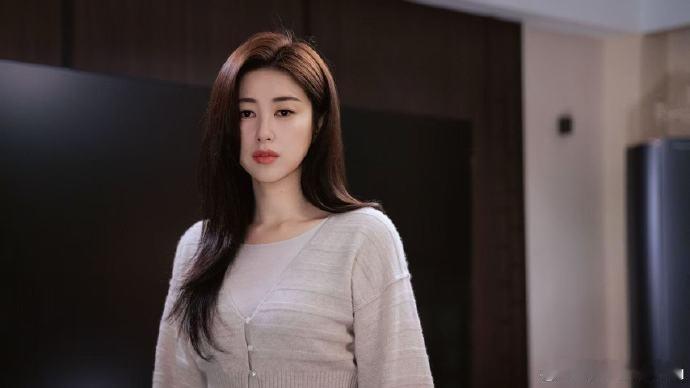 朱珠朱珠觉得智者必入爱河朱珠谈及情感的观点好有格局，打破智者不入爱河的固有看法，