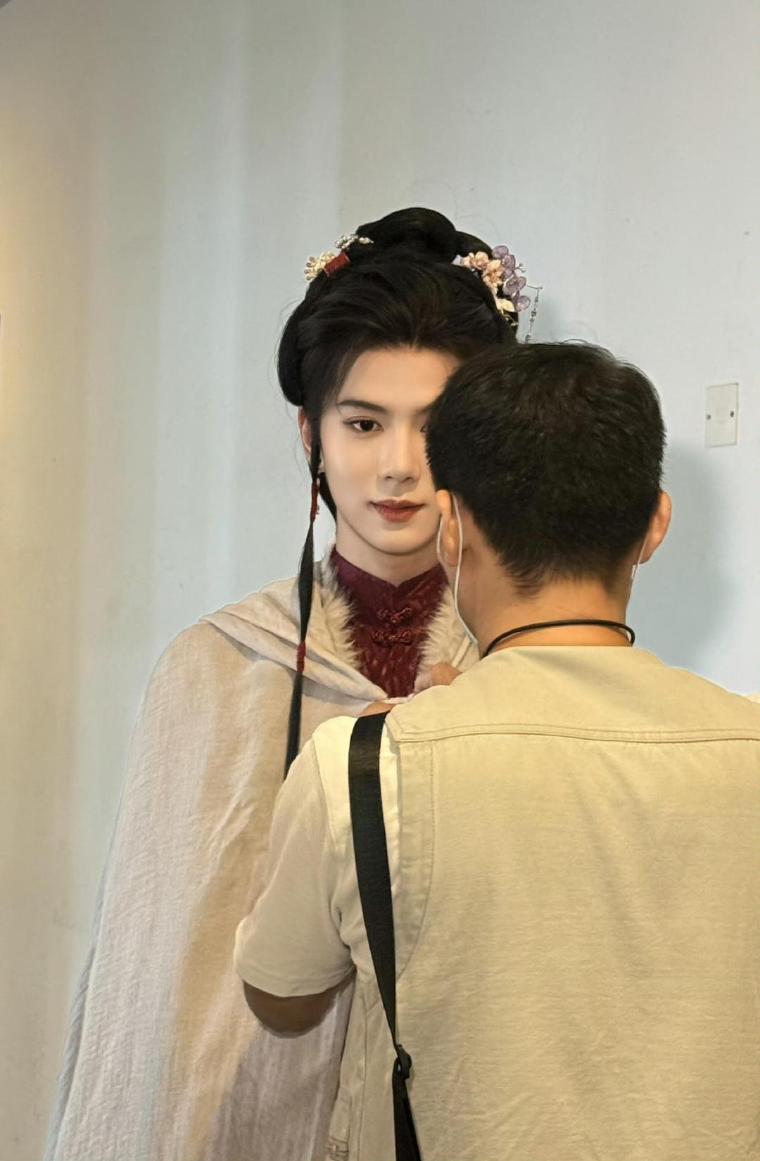 潘毅鸿新剧被叫姐姐的表情潘毅鸿男扮女装被叫姐姐的表情《兰香如故》潘毅鸿饰演九皋，