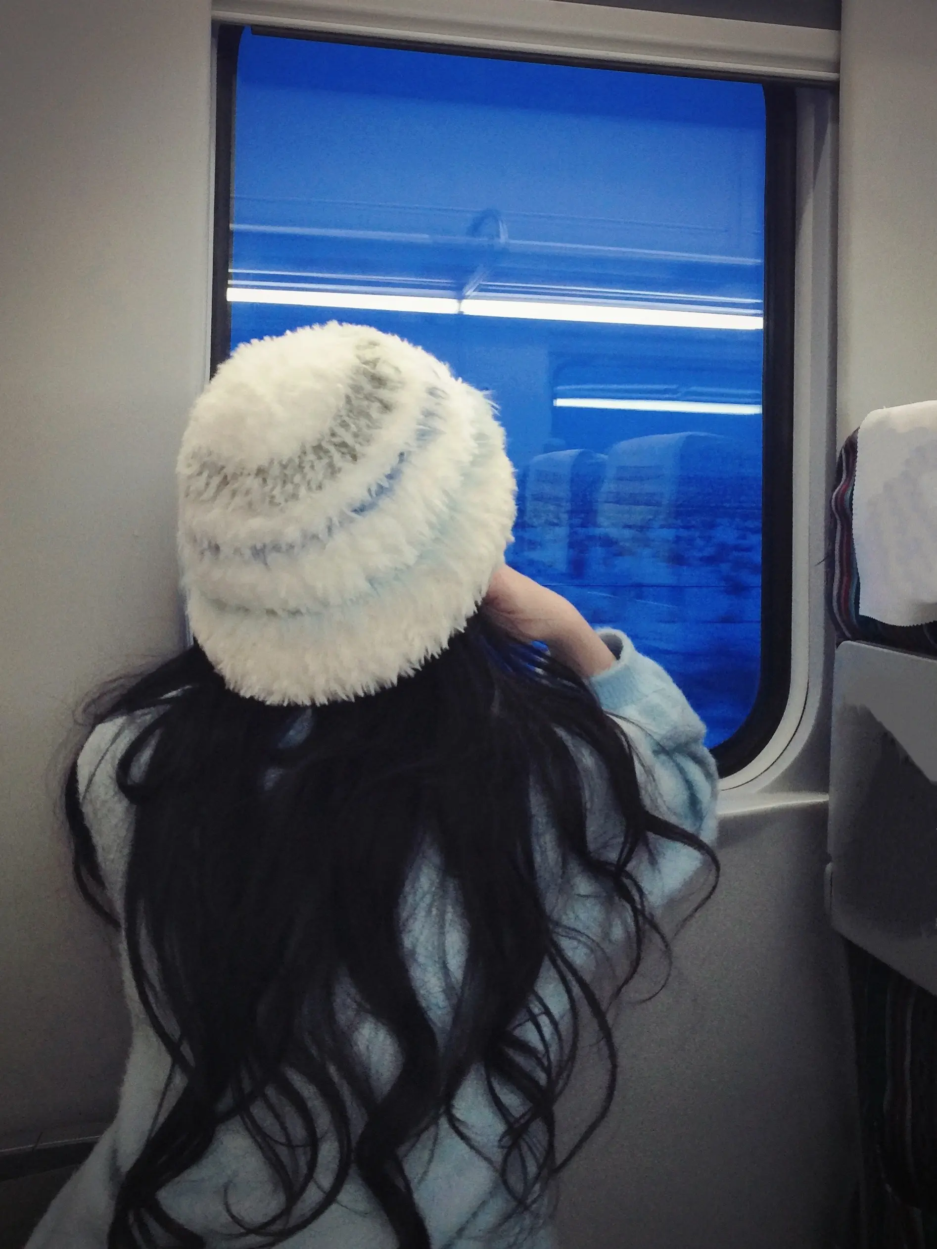 那天说了再见以后 我们踏上了各自的人生。旅途再也没见过。