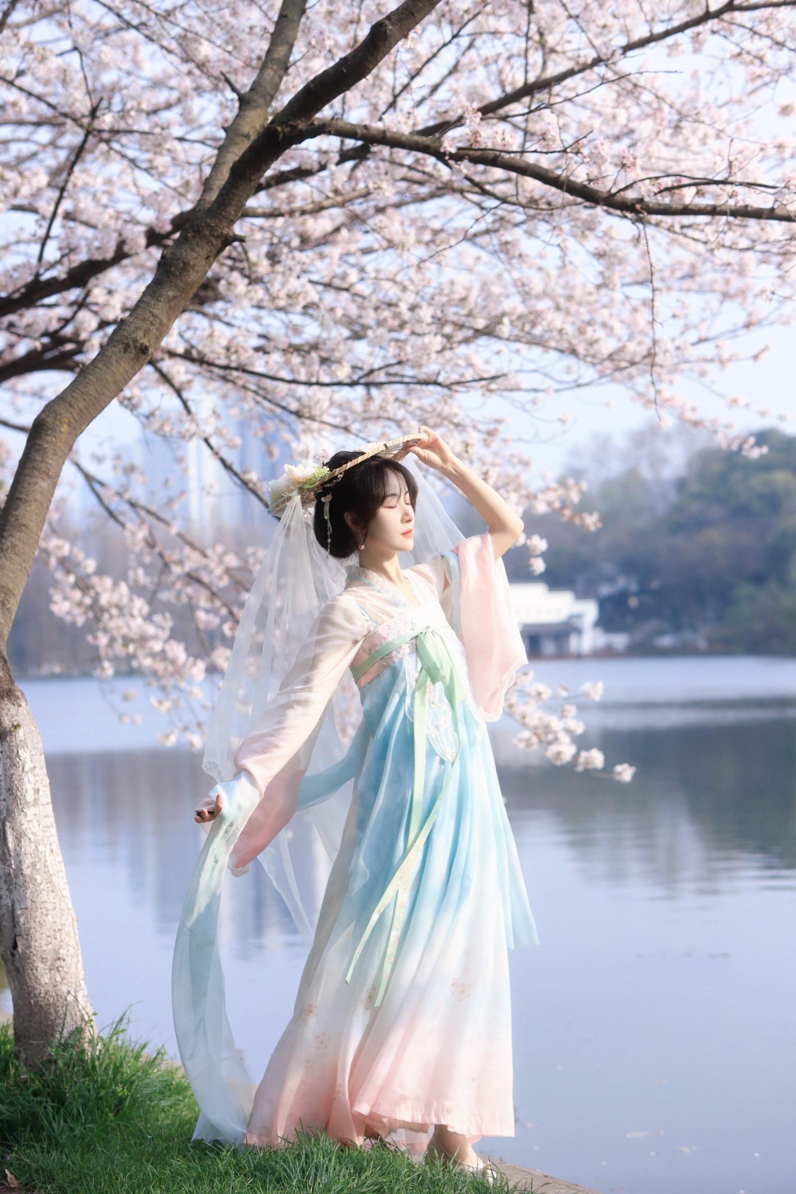 姑娘思量的人已变成追忆.