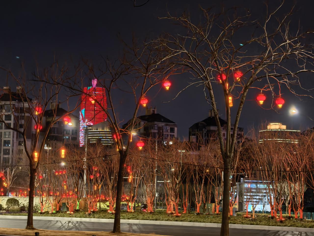 这个月就可以领免费公交卡了，很期待，但也很失落。
期待出行再也不用掏零钱、扫码付