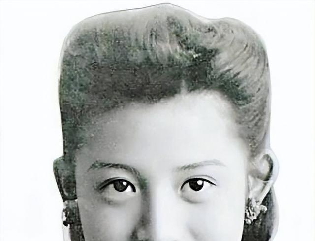 1937年， 马步芳 娶女红军黄光秀为妾。黄光秀找借口要换伙夫，新伙夫却是她的同
