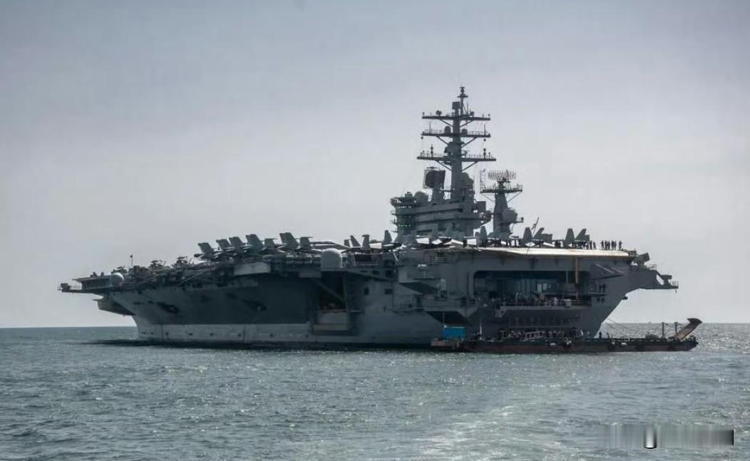 霍尔木兹海峡局势一夜反转：伊朗先宣布全面开放，油价大跌、油轮开始通行，但很快又因