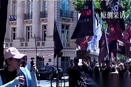 巴黎的街头，气温烫得能煎鸡蛋。法国当地时间6月27日下午，一场打破沉默的游行，在