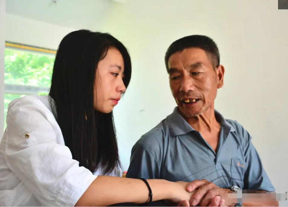 “一个人不能选择自己的出身，但能选择自己要走的路”。这是一个女儿为了给母亲治病想