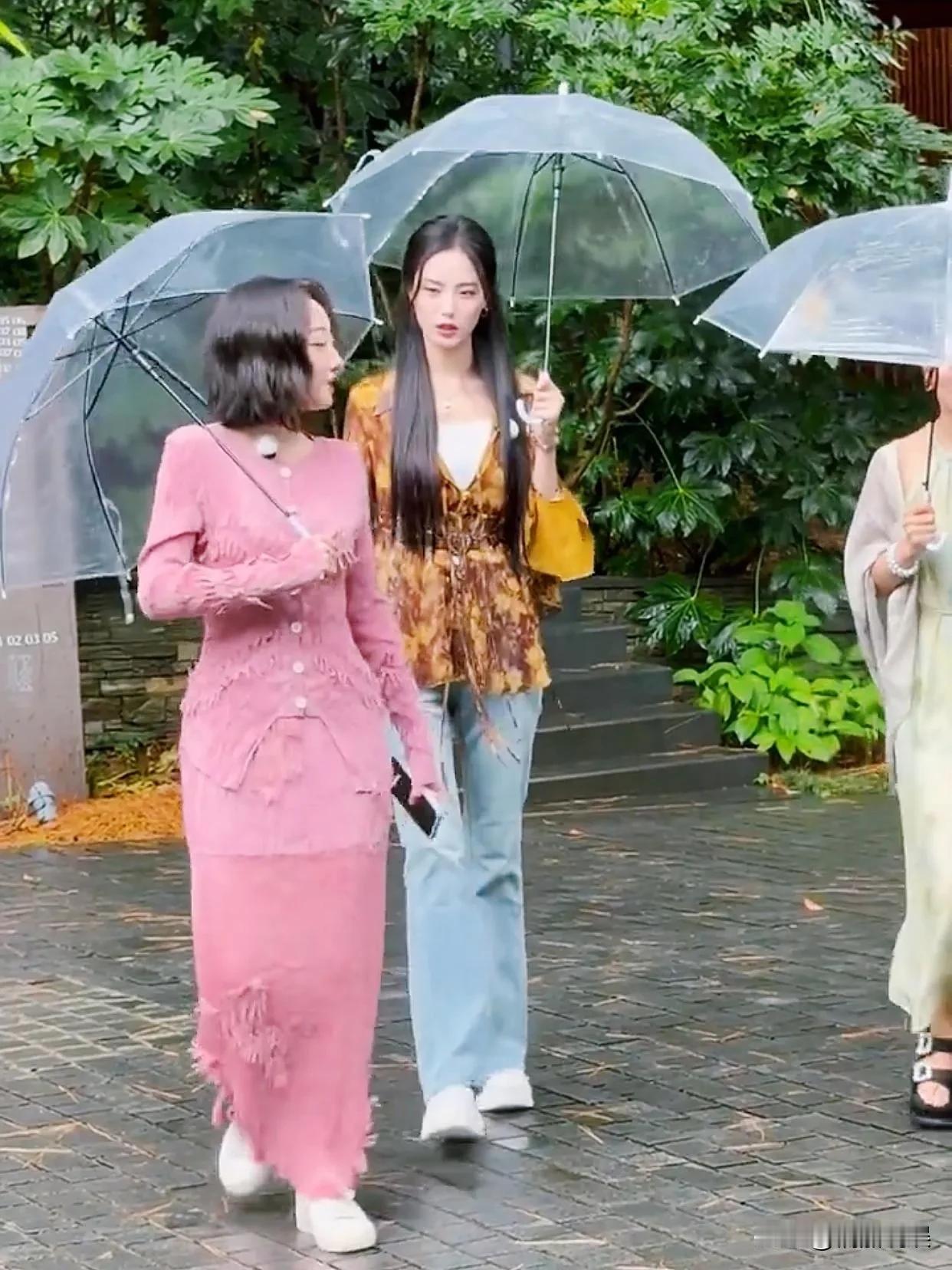 现在真的能理解黄子韬了！
徐艺洋参加综艺录制，现场的她，身材高挑窈窕，柳眉凤目，