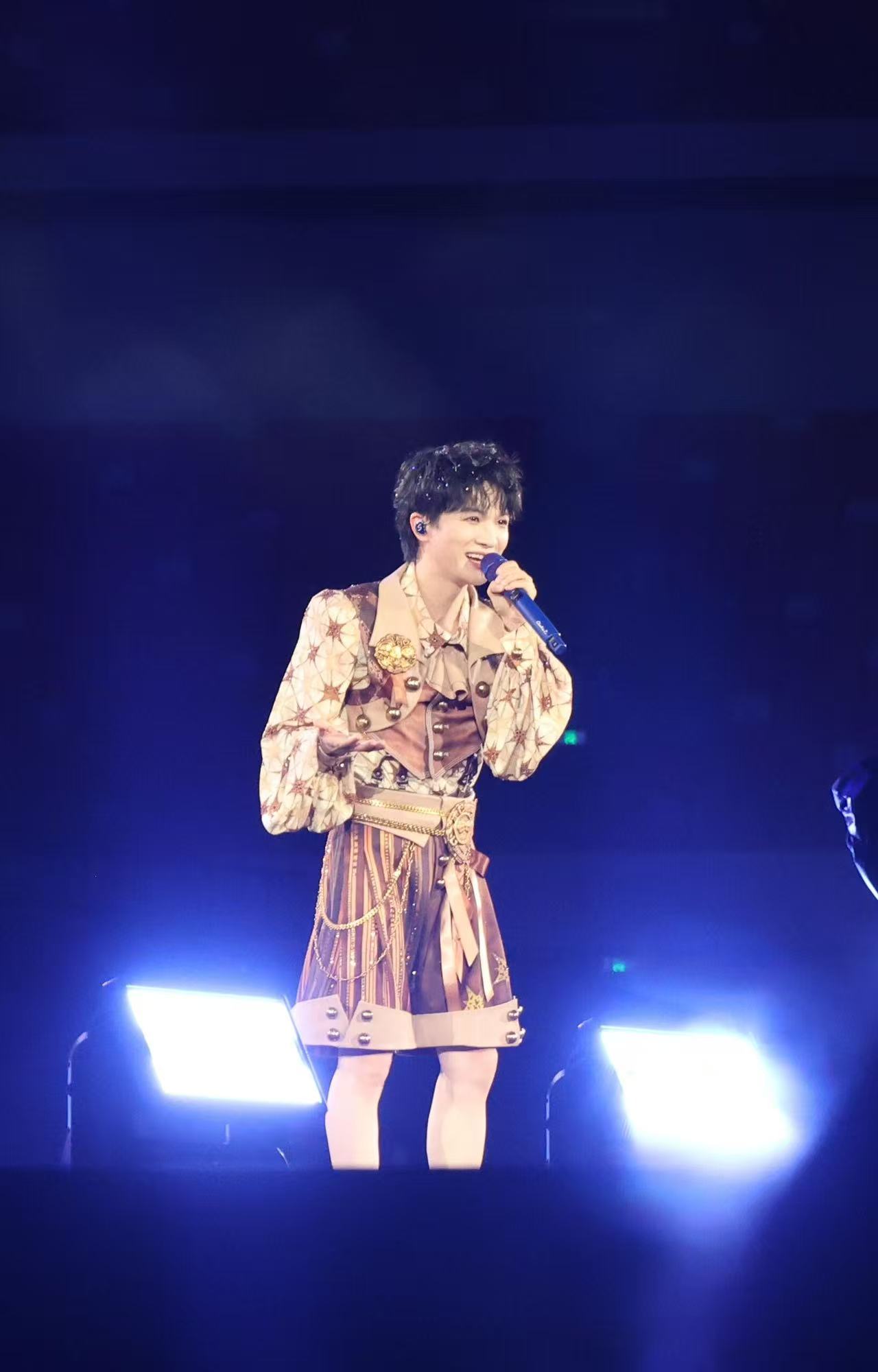 听周深的若思念便思念没有不哭的偶然刷到歌曲片段，便日夜盼着正式版。《若思念便思念