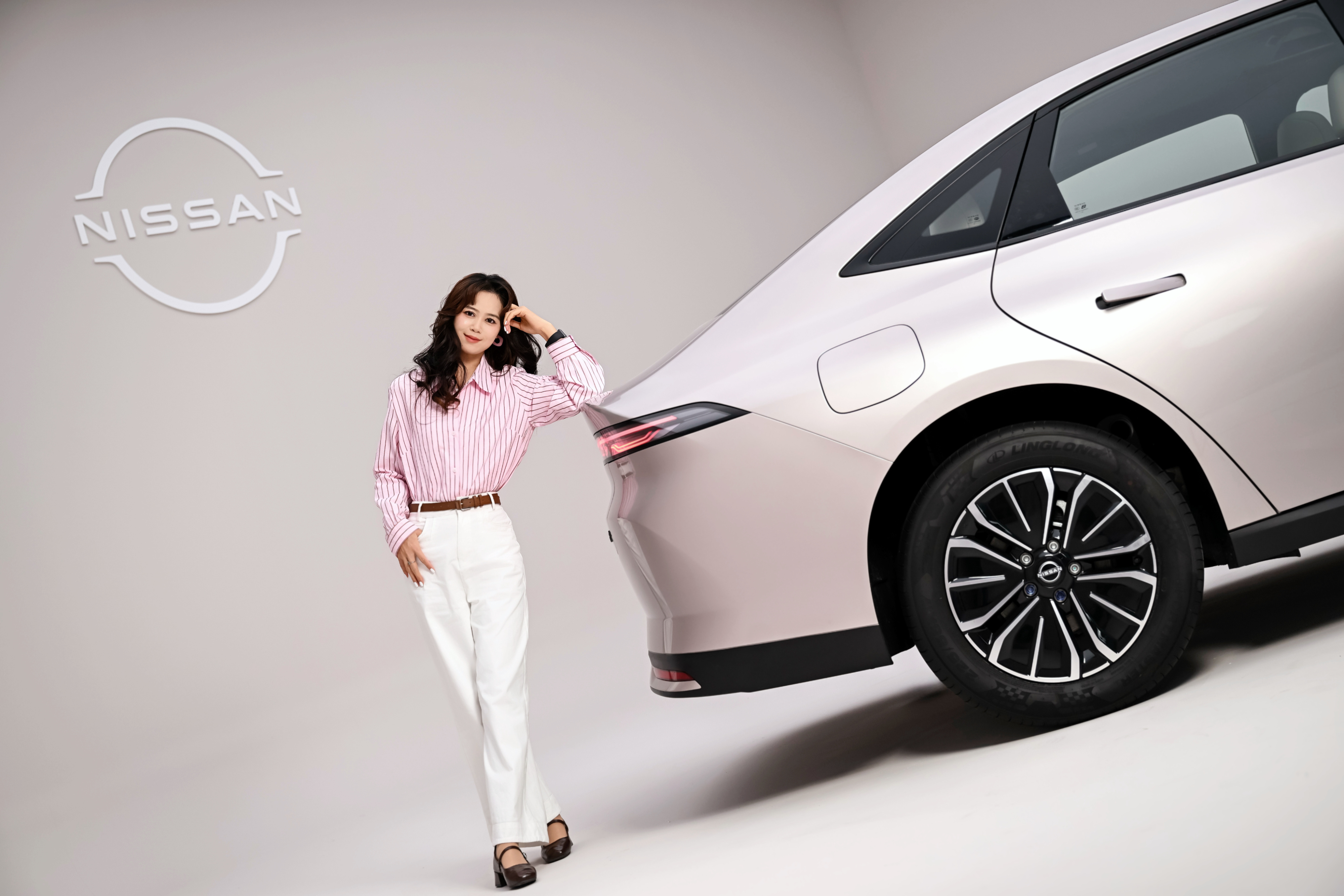 之前我在北京参加N6静态品鉴会，第一眼就被它的外观圈粉了！沿袭 V-motion