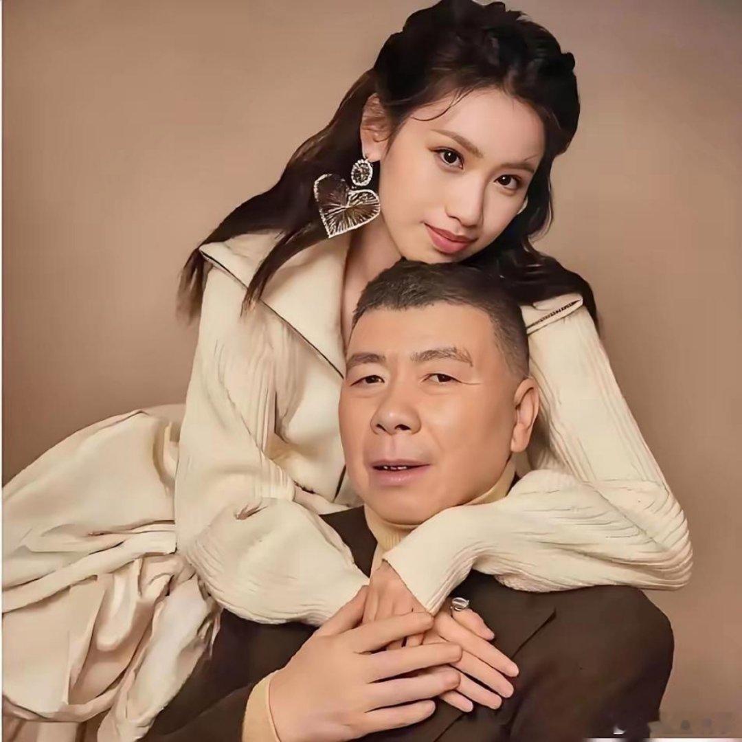 他这可不是单纯养女儿！冯小刚收养有眼疾的弃婴，砸钱治病、送顶级学校，硬把她培养成