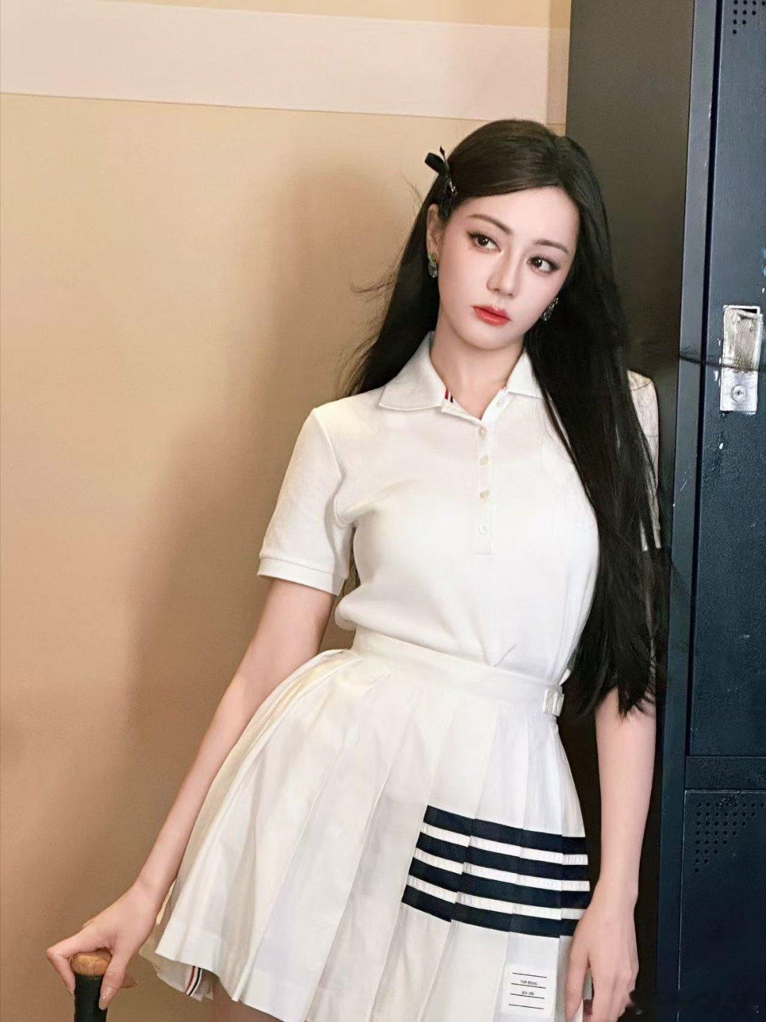 迪丽热巴元气学姐下课和迪丽热巴一起去打棒球吧下课和迪丽热巴一起去打棒球吧，好呀好