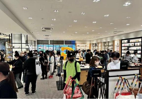 很多人都忽视了，最近社会上出现3个“反常”情况，释放的信号耐人寻味。

眼下经济