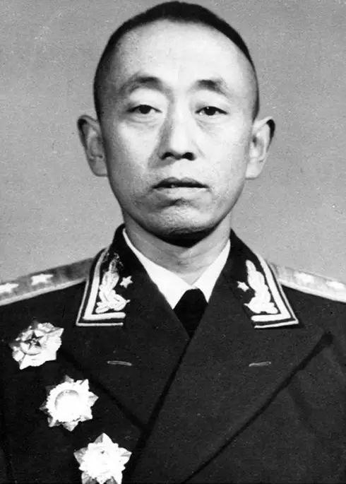 1942年，李先念到八路军总部开会，一见聂荣臻就问："听说郑维山在你手下当教导团