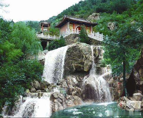 【水帘峡风景区】水帘峡风景区，位于济南南部山区，山东生态旅游第一镇——柳埠。占地