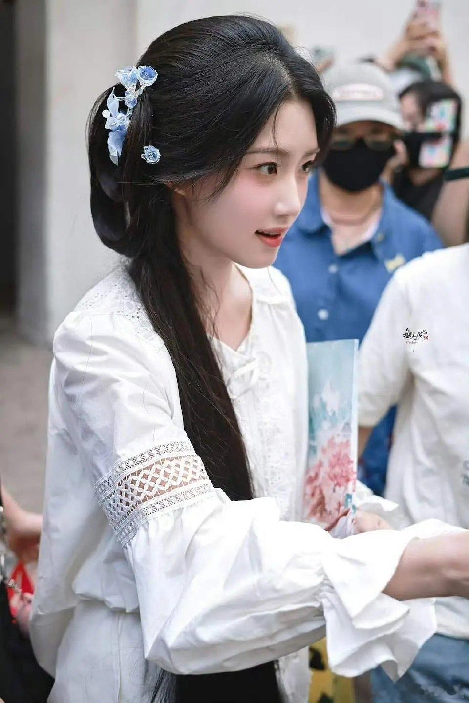 卢昱晓这脸是去韩国进修了吗 ​​​