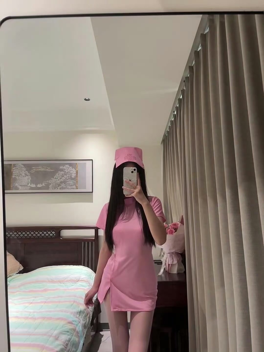 “对着镜子问魔镜谁最美，魔镜：要不你先擦擦我？”  🙈   [揣手] ​​​