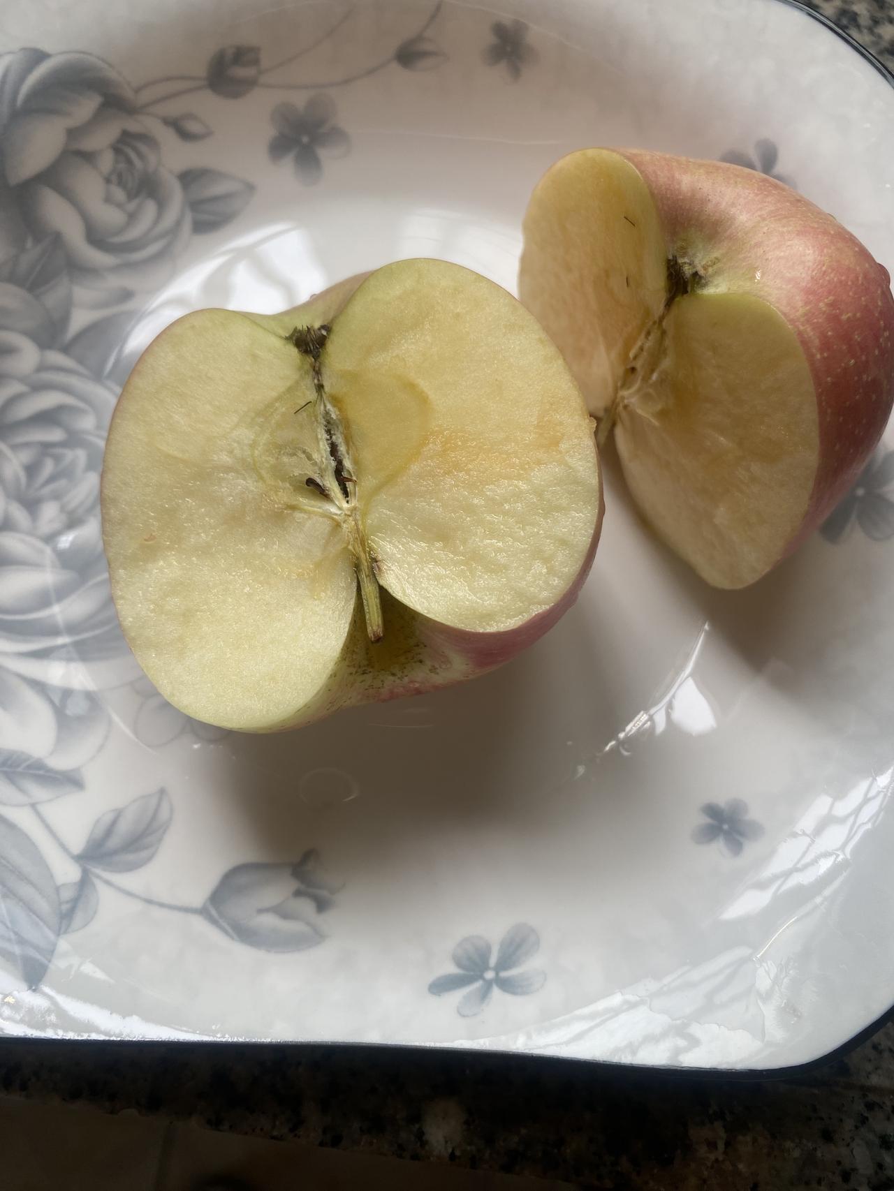 老伯解物｜原来苹果在很久以前还有个“林檎”这样美妙的名字
最近每天早上早饭前先吃