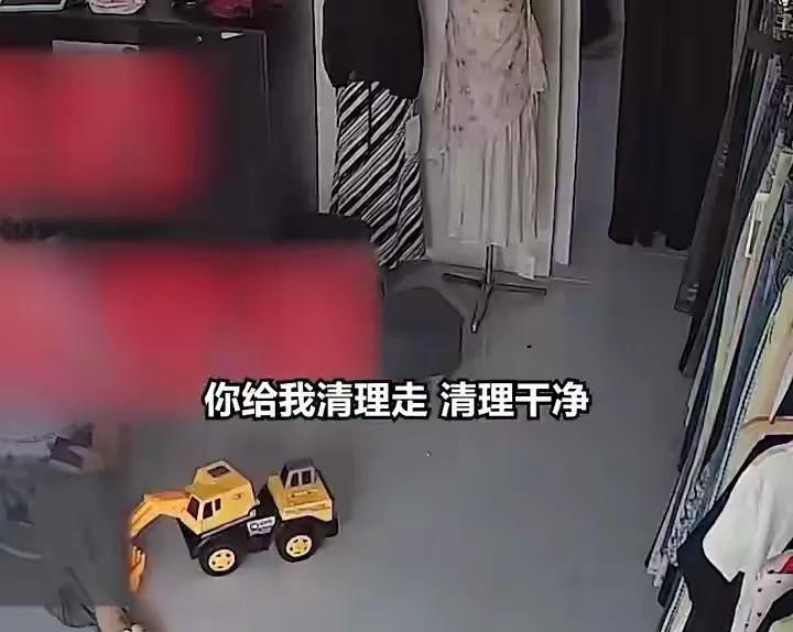 简直无耻至极，刷新做人底线！山东菏泽一名女子肚子不适，竟把女装店试衣间当成私人厕
