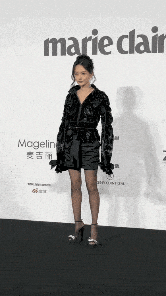 她终于从可爱进化成了性感了 
