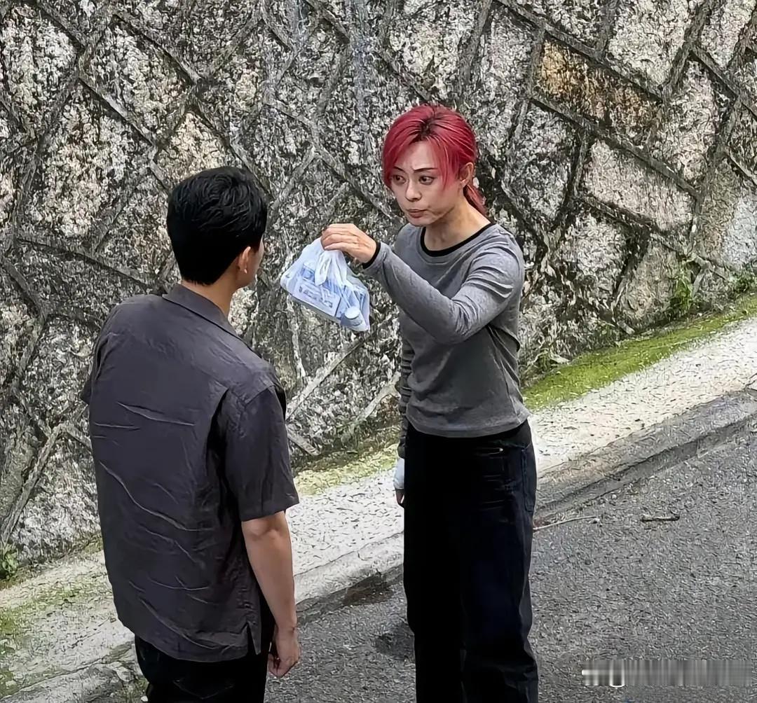 好家伙，差点认出孙俪，惊呆了 