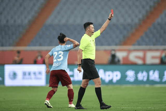 今年中超场均红牌数下降明显，三级联赛纪律处罚数量减少