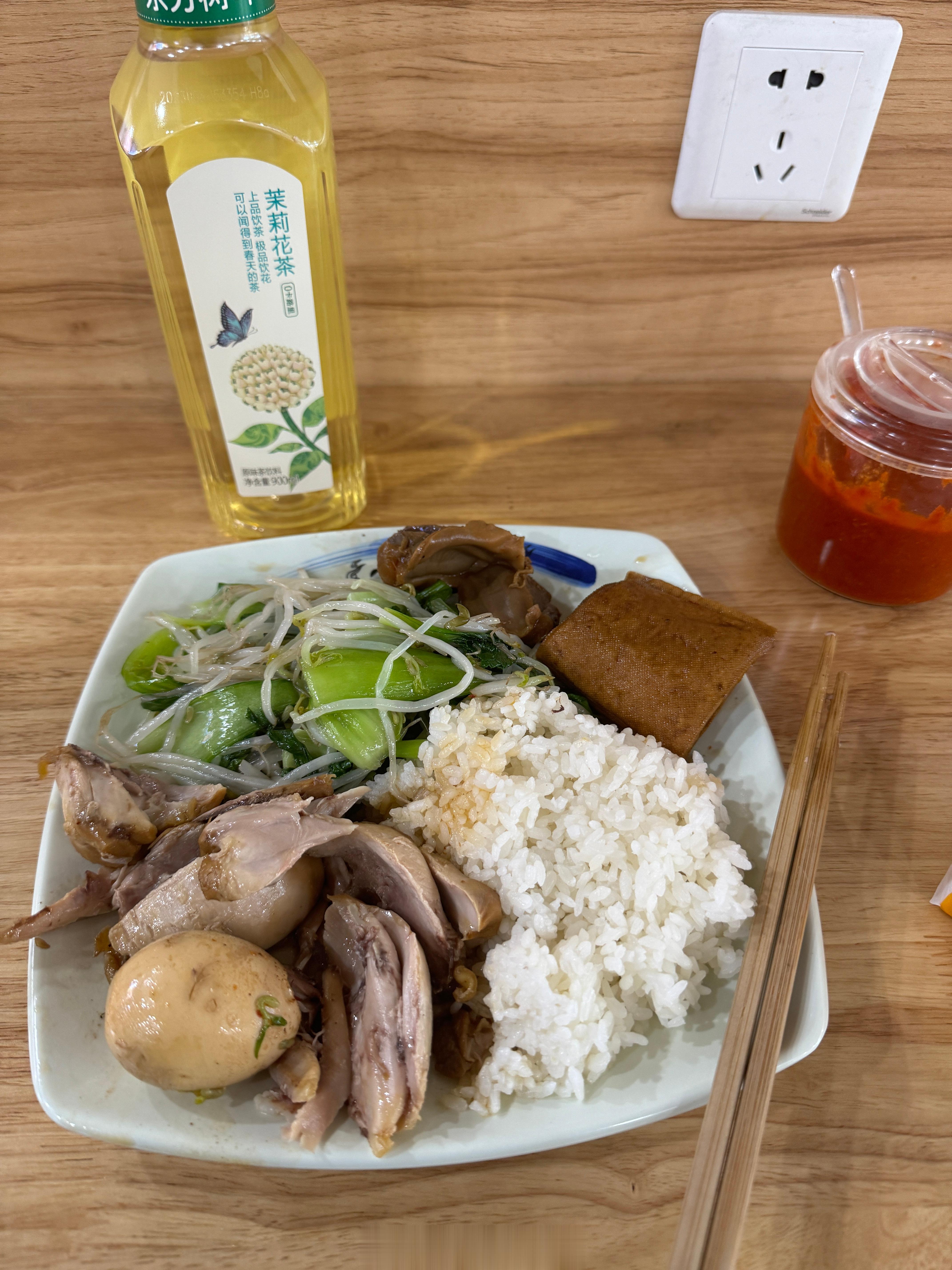 顶级健身餐———鸡腿饭+1，中午都吃的什么啊兄弟们？ ​​​