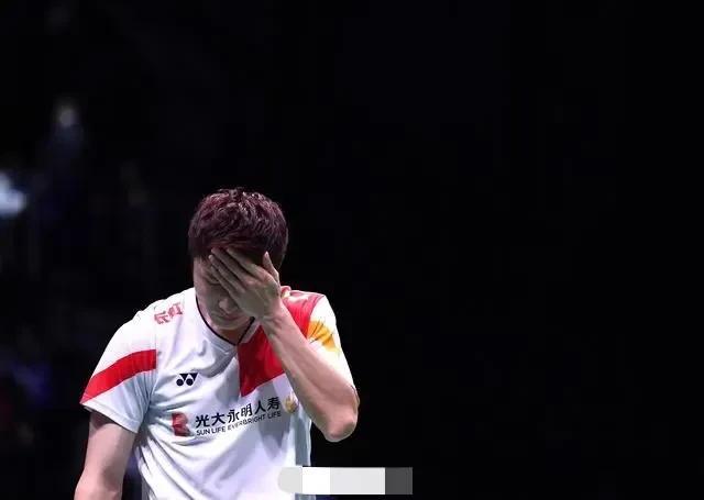  
随着”一哥“石宇奇_ 以0-2奈良冈功大，无缘四强，国羽男单也将延续8年冠军