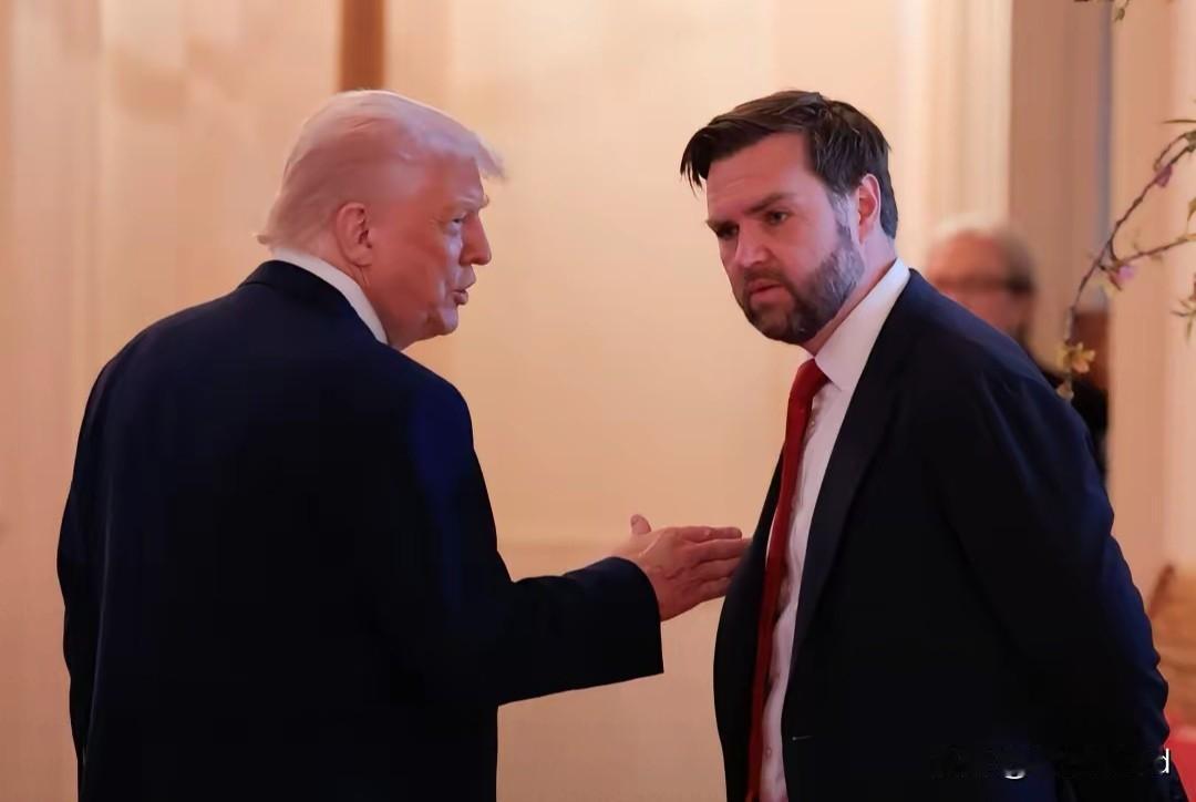 万斯曝特朗普对伊画饼 伊朗一句话戳破美式谎言
 
万斯公开特朗普与伊朗谈判细节 