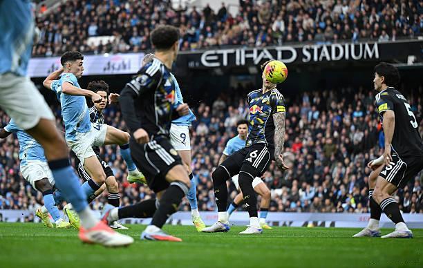 曼城vs利兹联 开场仅仅1分钟，曼城就进球了！曼城左中卫格瓦迪奥尔一个大斜传，右