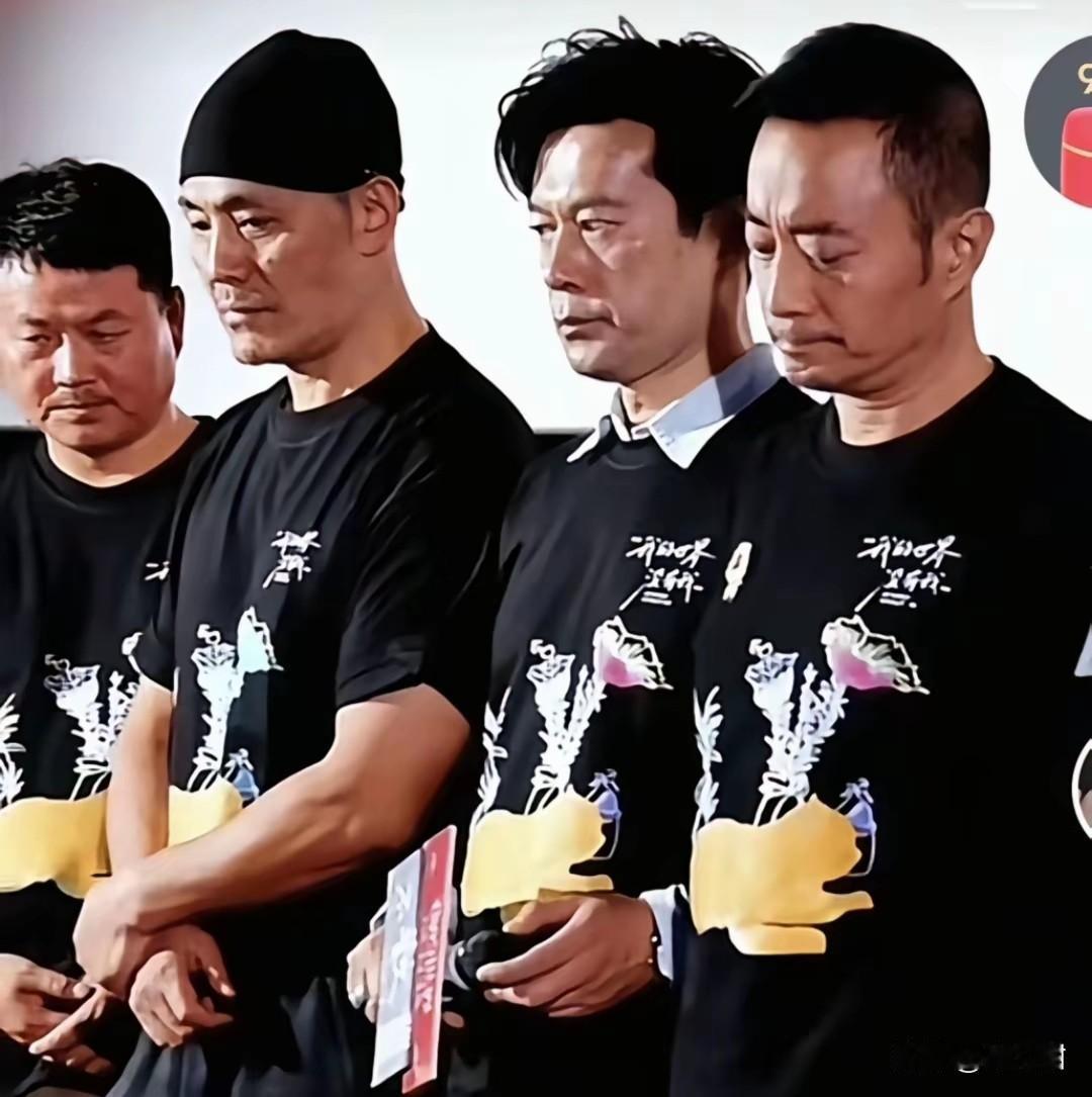 最近田海蓉自导自演的电影《我的世界没有我》办首映礼，那场面真是看得人一脸懵！
