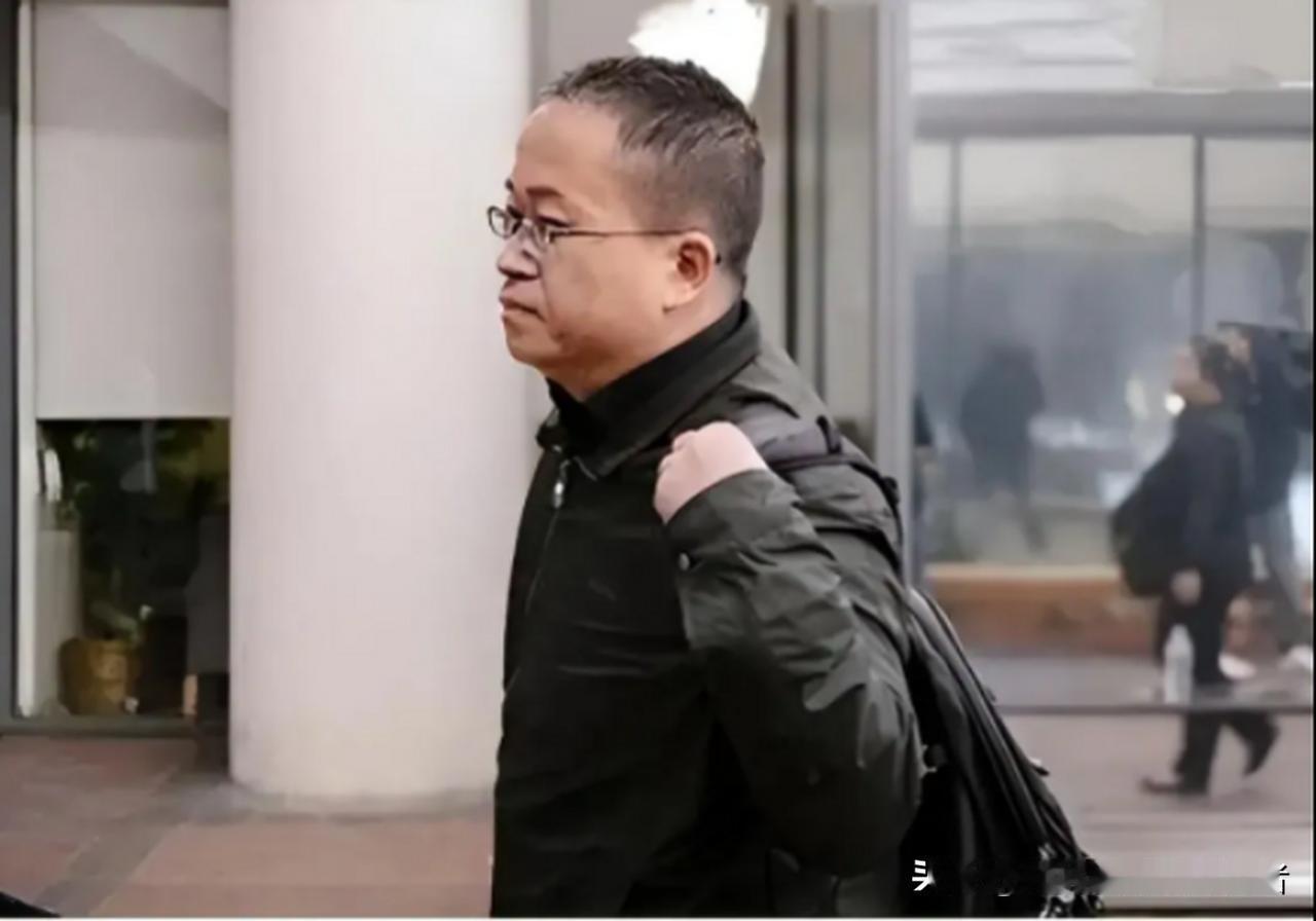 戴了9年电子脚镣，他无罪归国：美国锁住的芯片科学家，终于回家
 
2015年5月