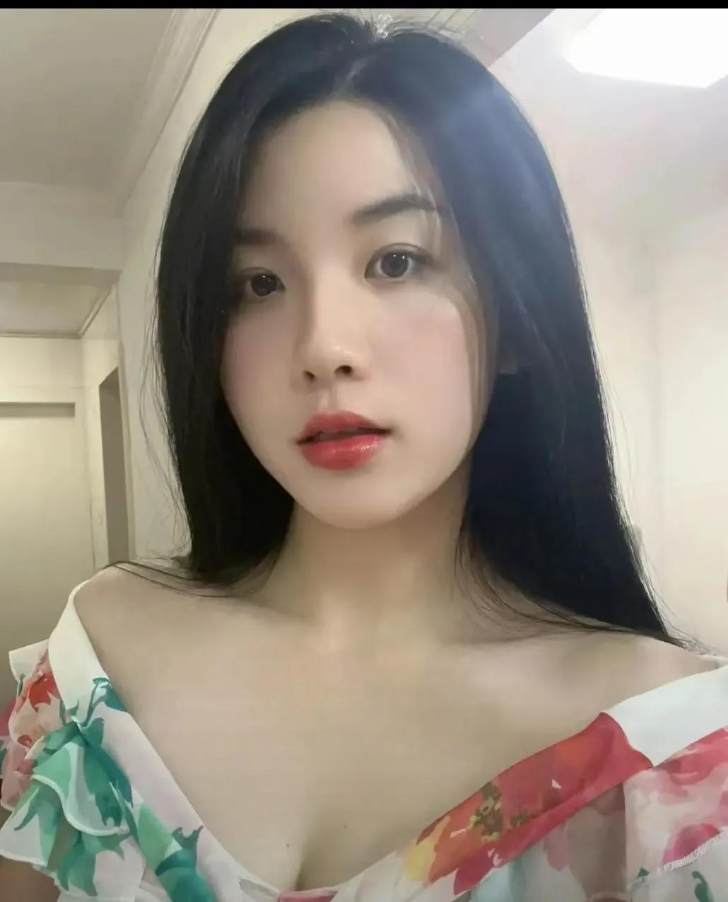 我，一个31岁的女生，依然保持着内心的纯净，未曾涉足爱情的海洋。身边的闺蜜们纷纷