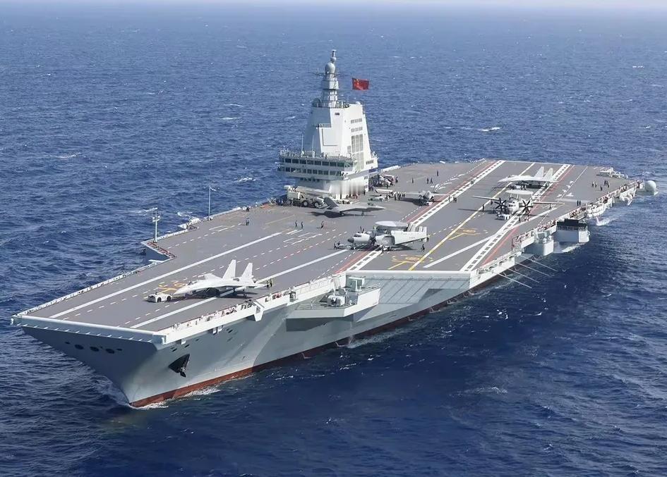 中华人民共和国正式向全世界宣告两件大事：第一件就是，我们的福建舰航母正式服役了，