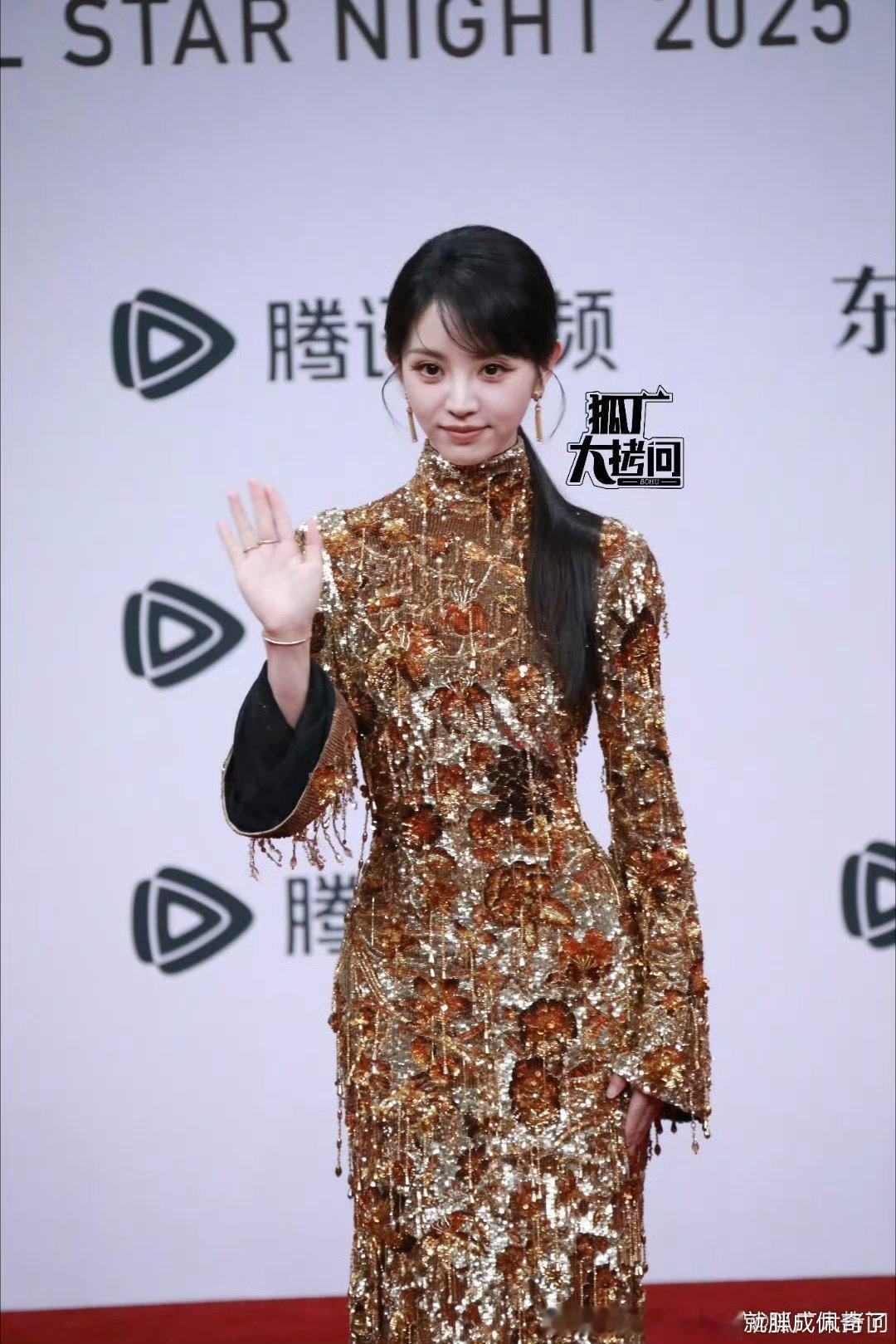 除非长相类型特别大气不管是巩俐霸王别姬的戛纳那种大气还是范冰冰瓷娃娃走红毯那种大